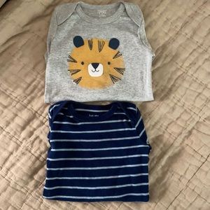Boy’s Carters Long Sleeve Onesies (2 pieces)